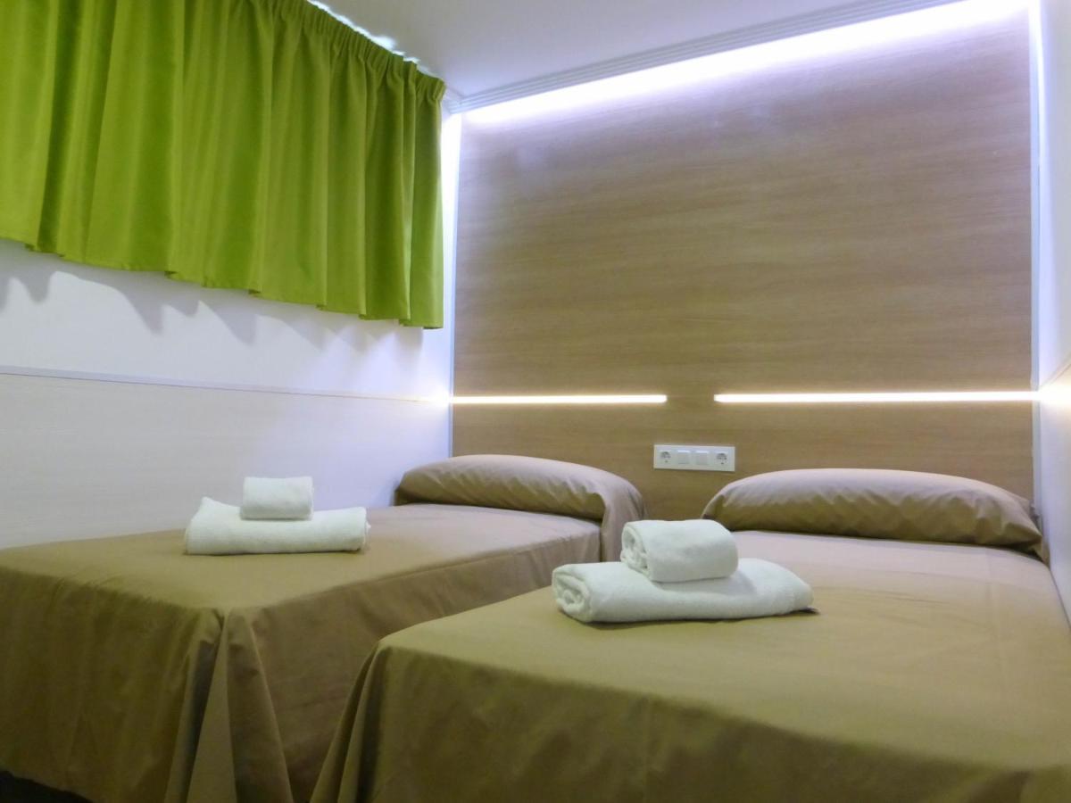 Rentalmar Navarra Family Suites Salou Room photo