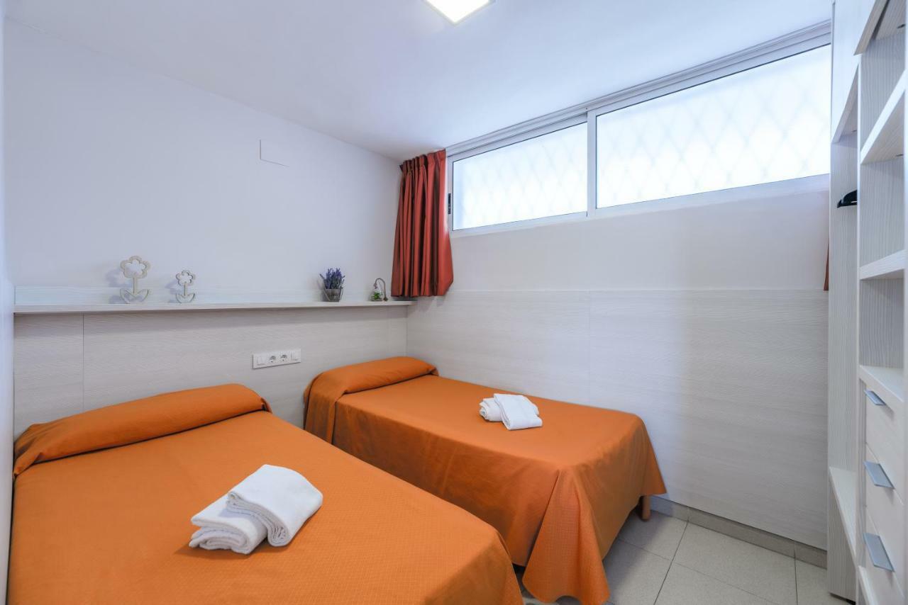 Rentalmar Navarra Family Suites Salou Exterior photo